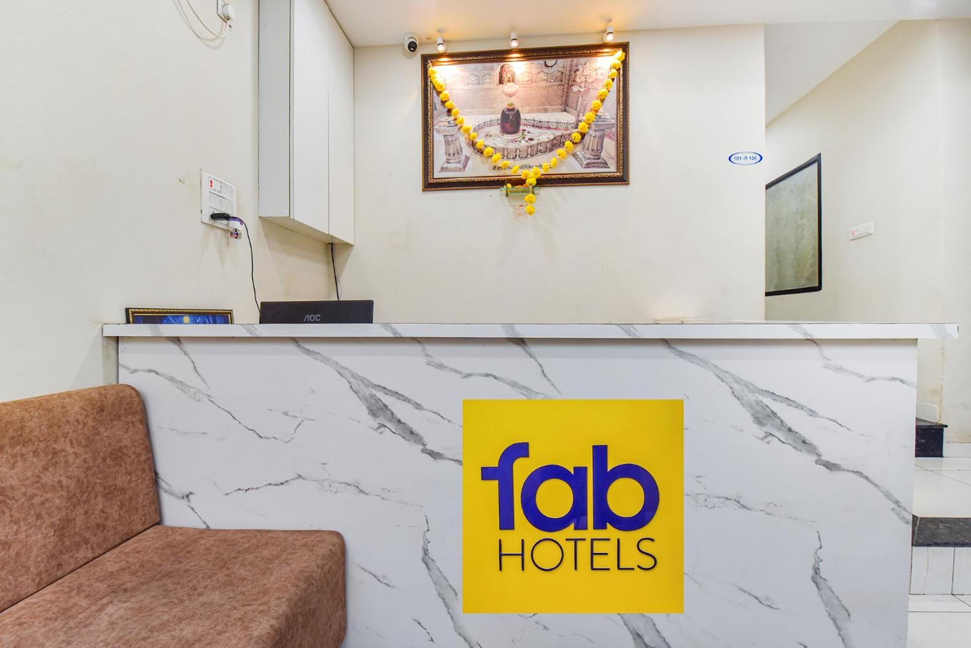 Fabexpress Devani Palace Ujjain Eksteriør bilde
