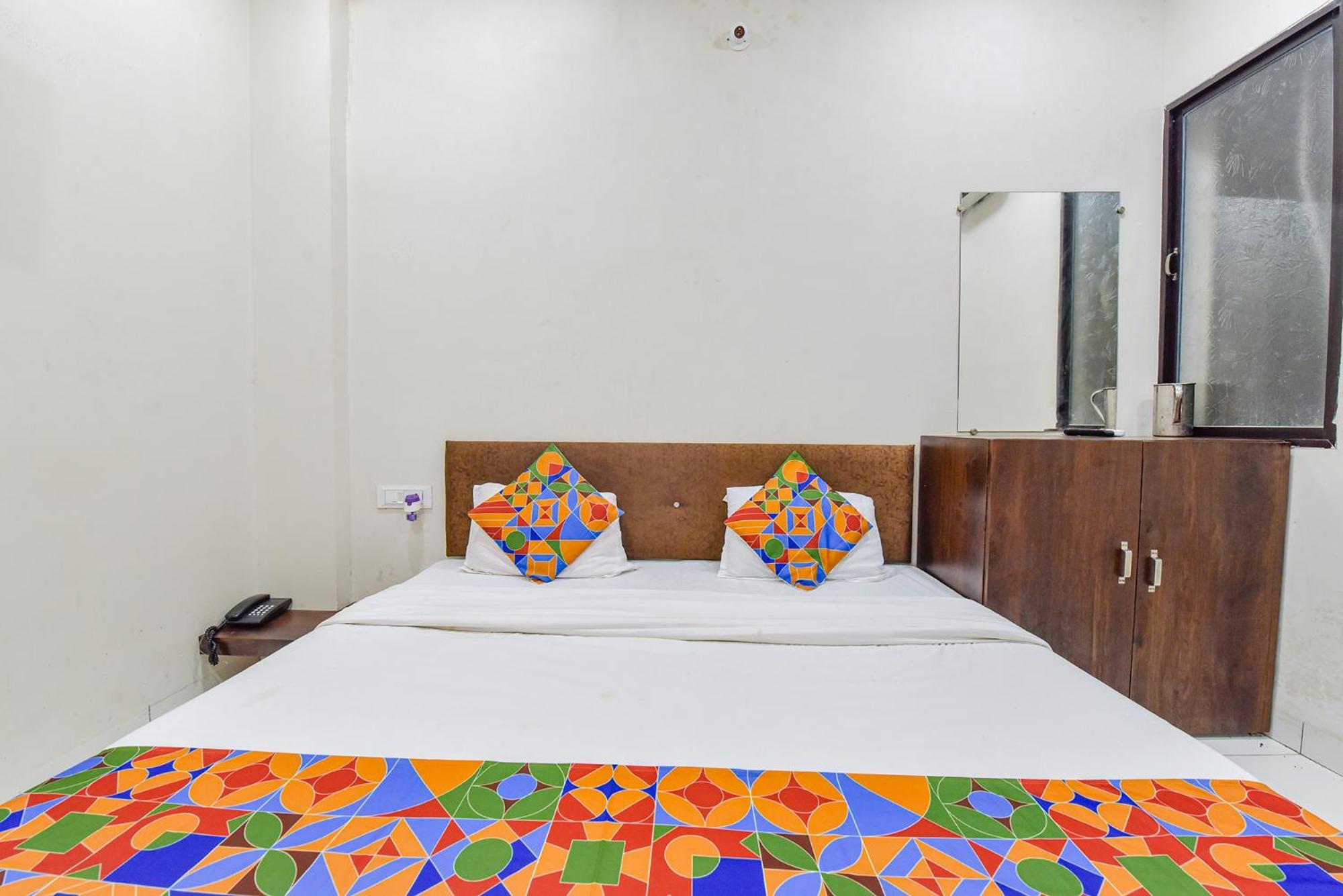 Fabexpress Devani Palace Ujjain Eksteriør bilde