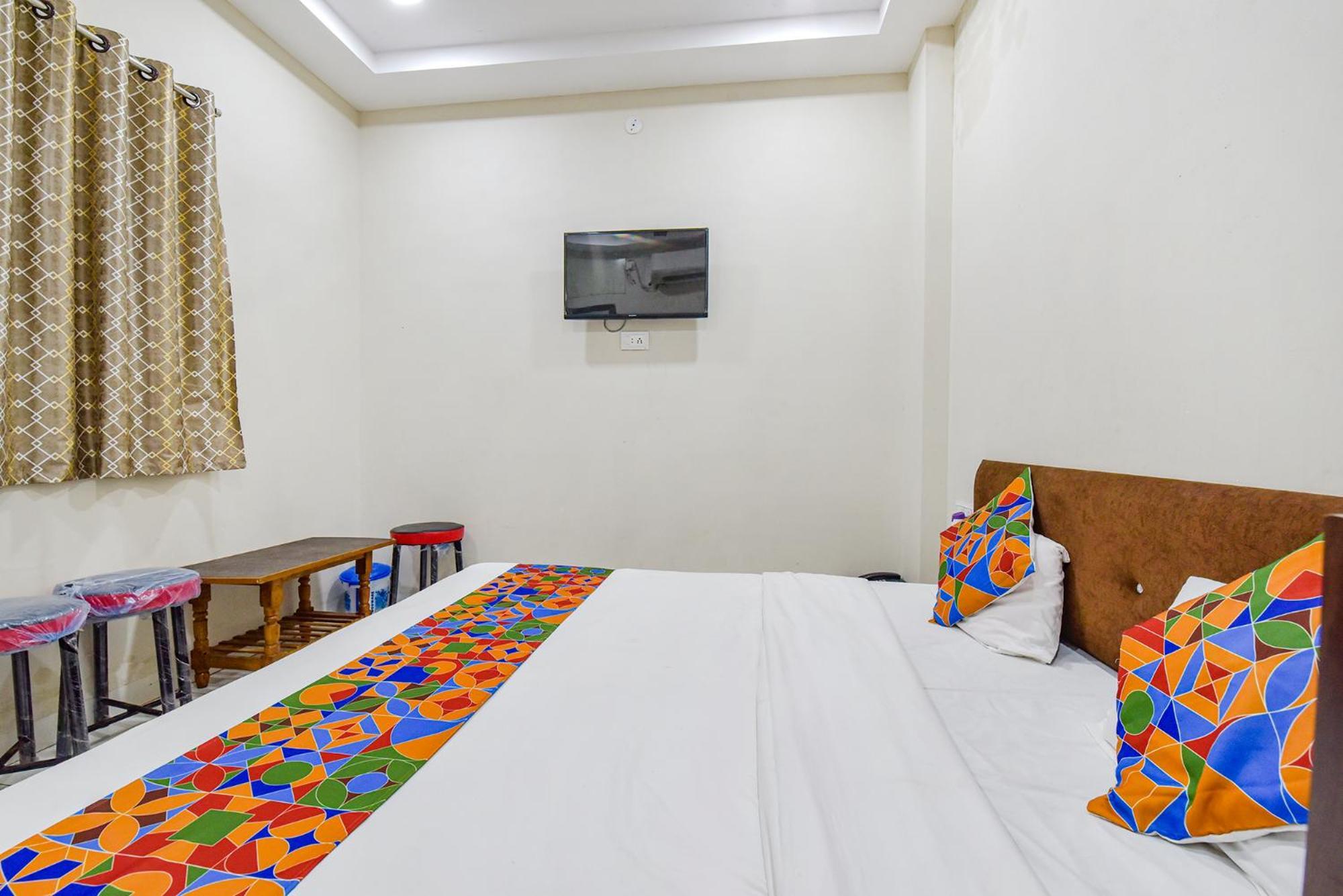 Fabexpress Devani Palace Ujjain Eksteriør bilde