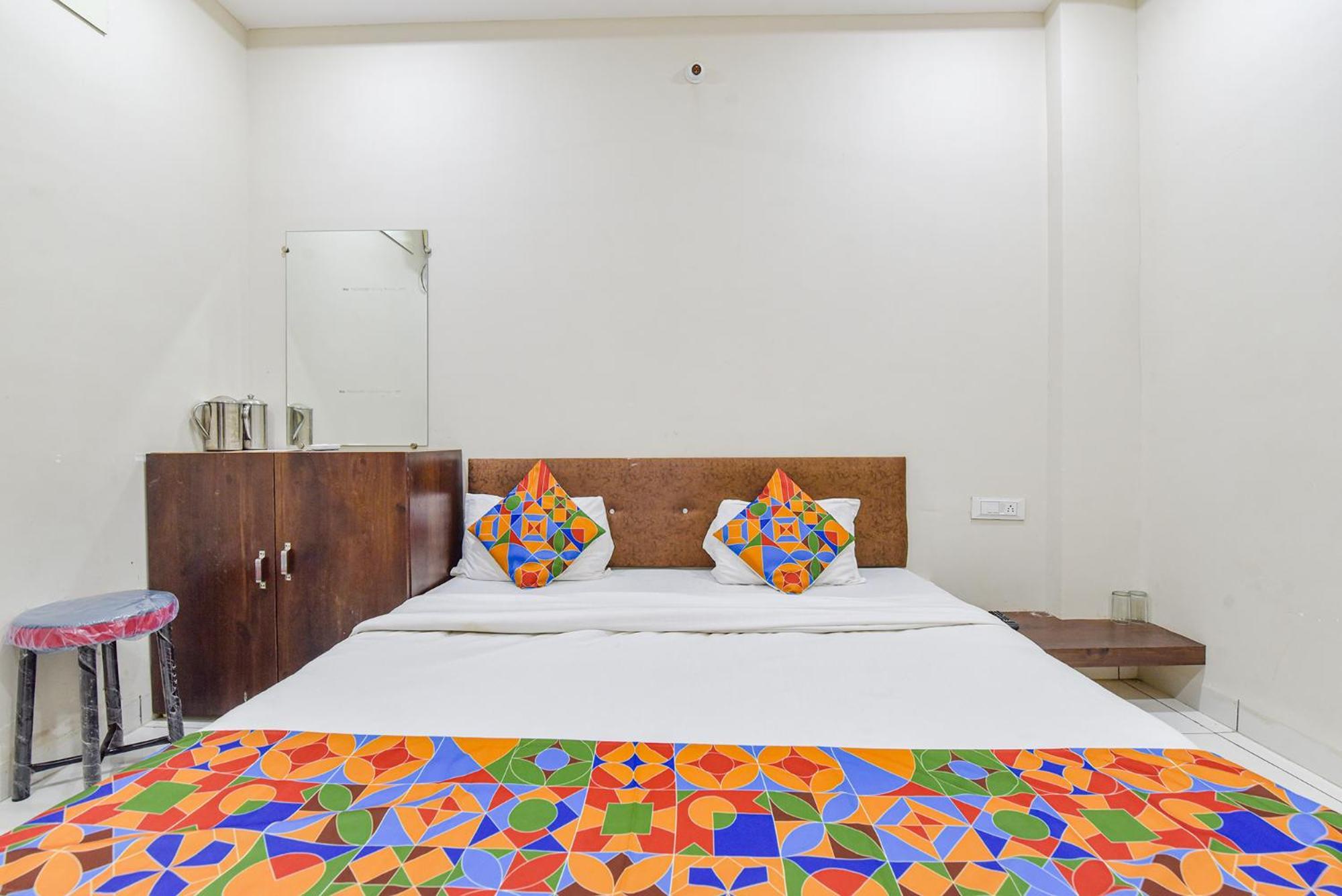 Fabexpress Devani Palace Ujjain Eksteriør bilde