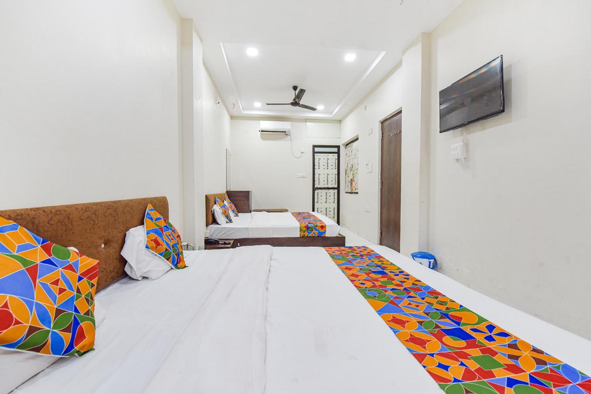 Fabexpress Devani Palace Ujjain Eksteriør bilde
